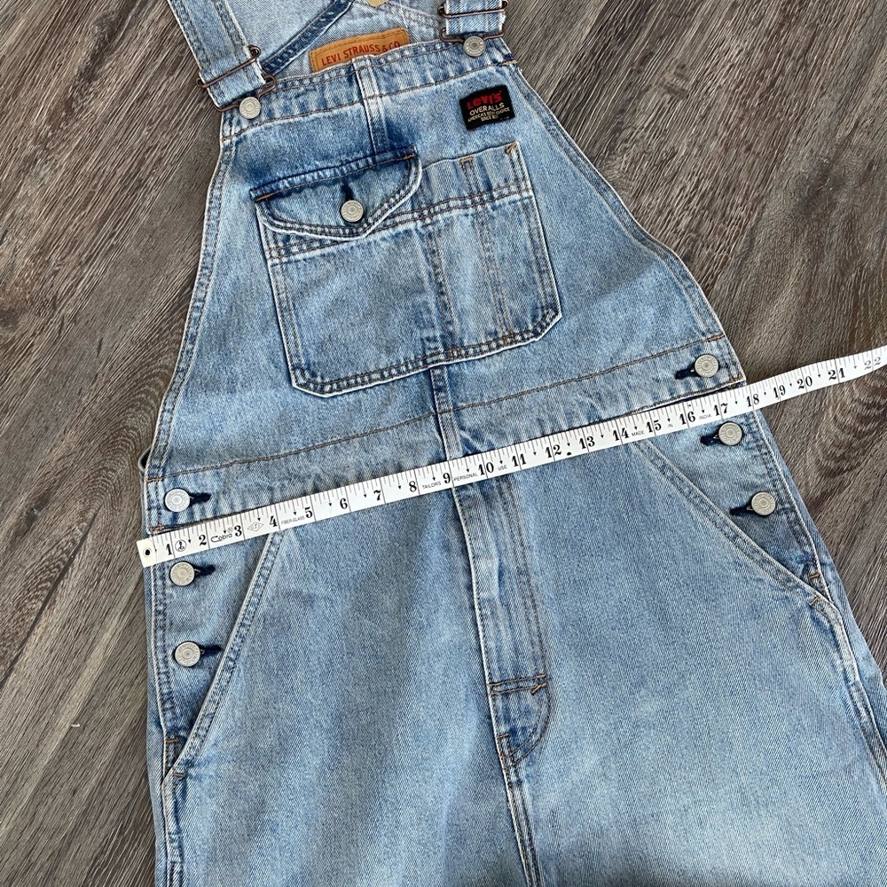 Levi’s | Denim Shortalls Light Wash - Picture 10 of 10